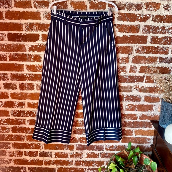 Banana Republic high rise, navy blue cropped trousers - Picture 2 of 5